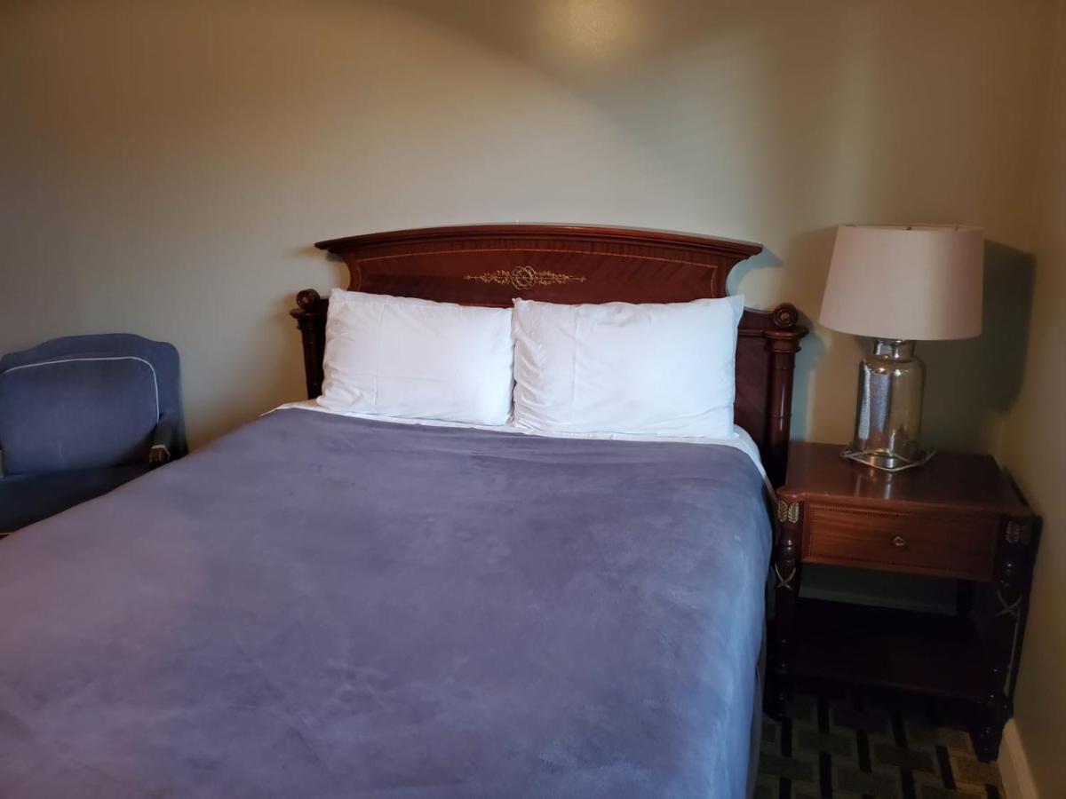 Golden Gate Lodging Plattsburgh Bagian luar foto