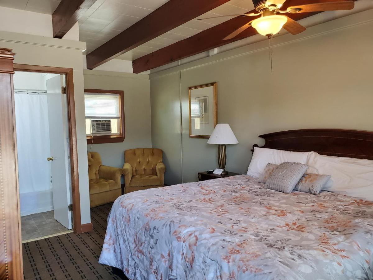 Golden Gate Lodging Plattsburgh Bagian luar foto