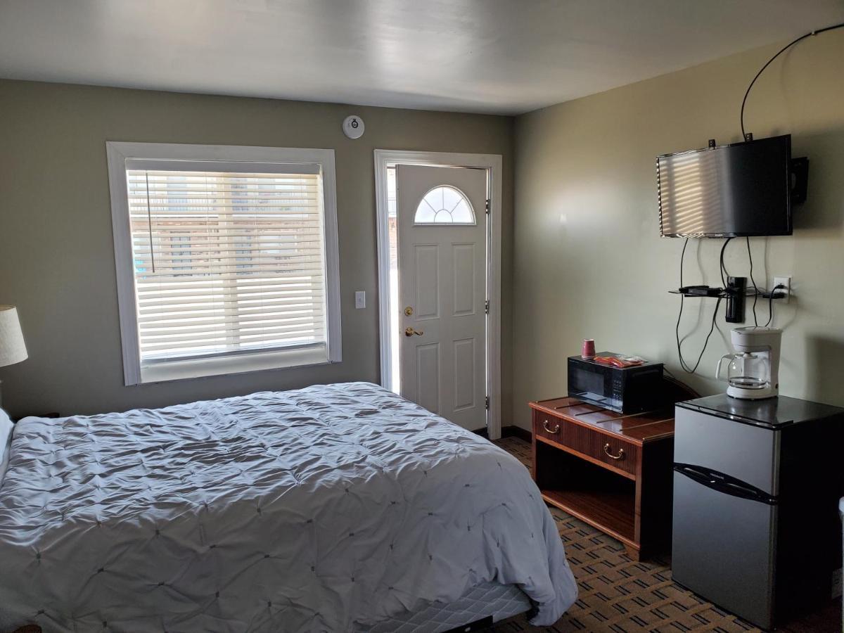 Golden Gate Lodging Plattsburgh Bagian luar foto