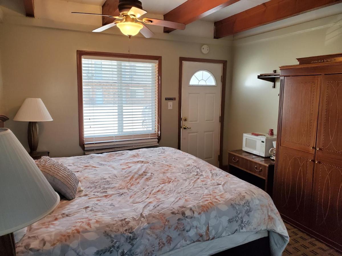 Golden Gate Lodging Plattsburgh Bagian luar foto