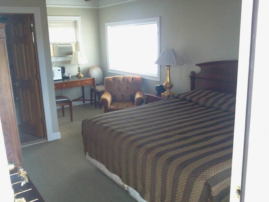 Golden Gate Lodging Plattsburgh Bagian luar foto