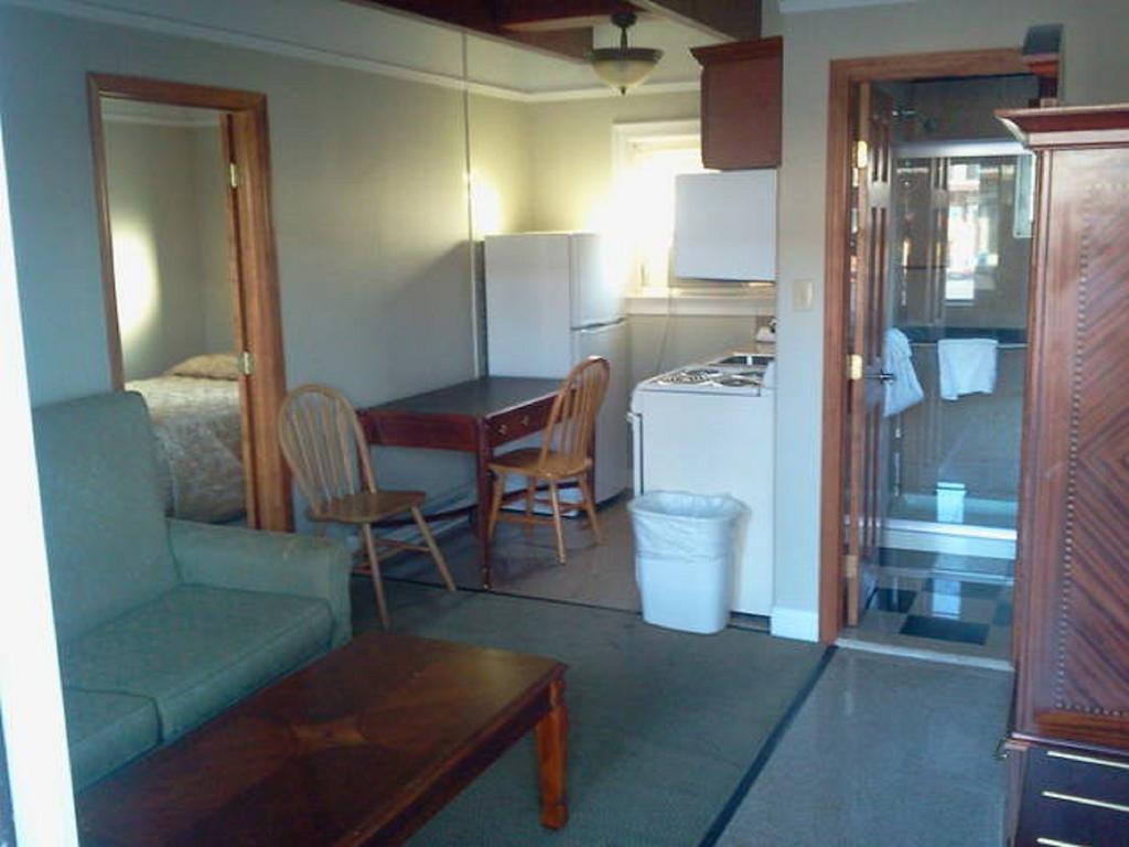 Golden Gate Lodging Plattsburgh Bagian luar foto