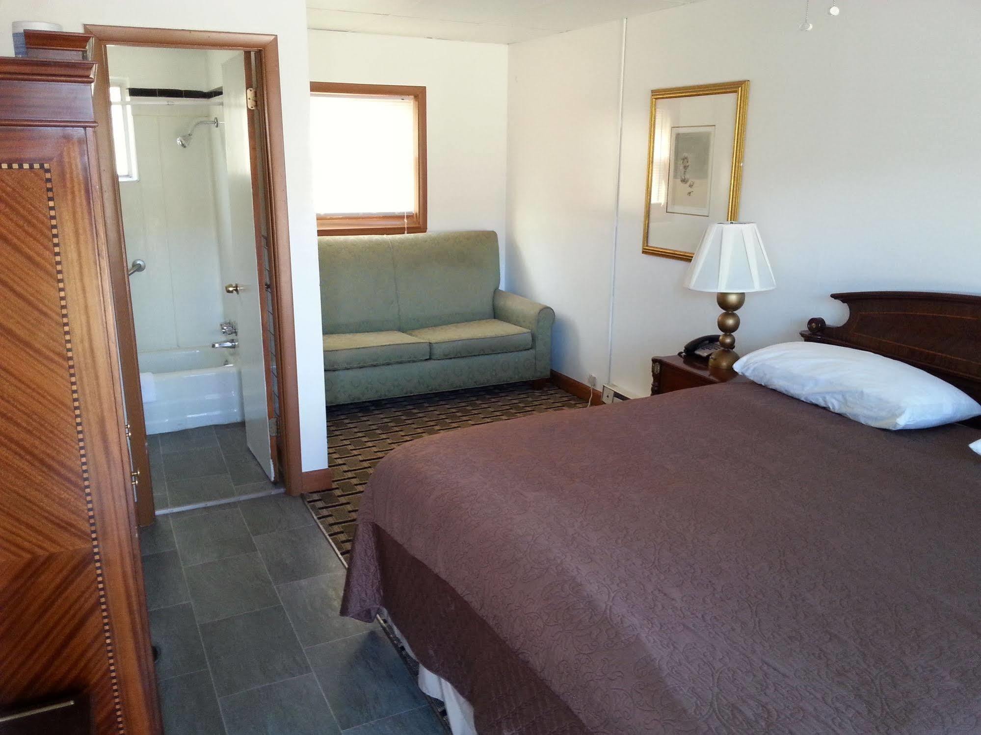 Golden Gate Lodging Plattsburgh Bagian luar foto