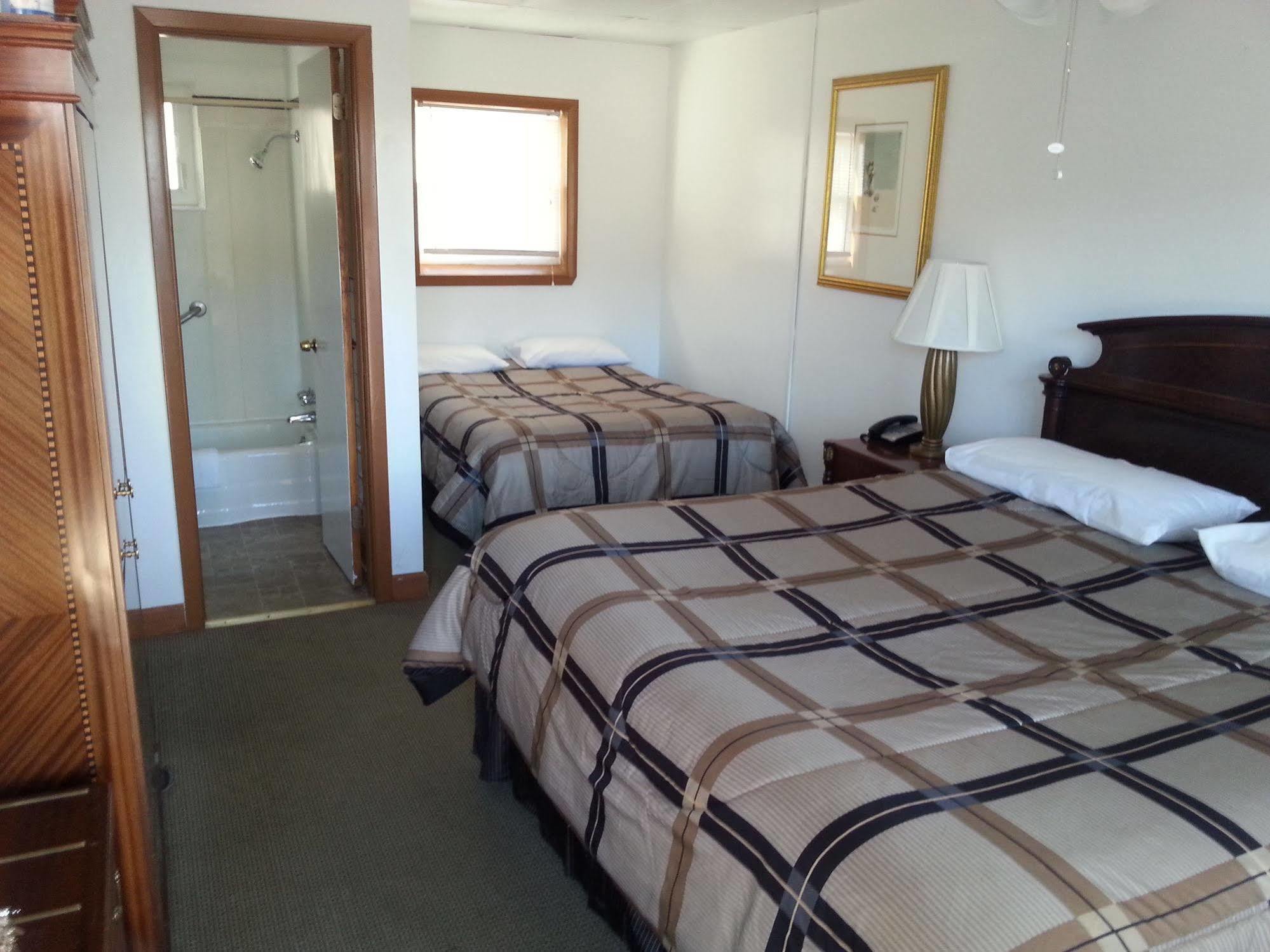 Golden Gate Lodging Plattsburgh Bagian luar foto