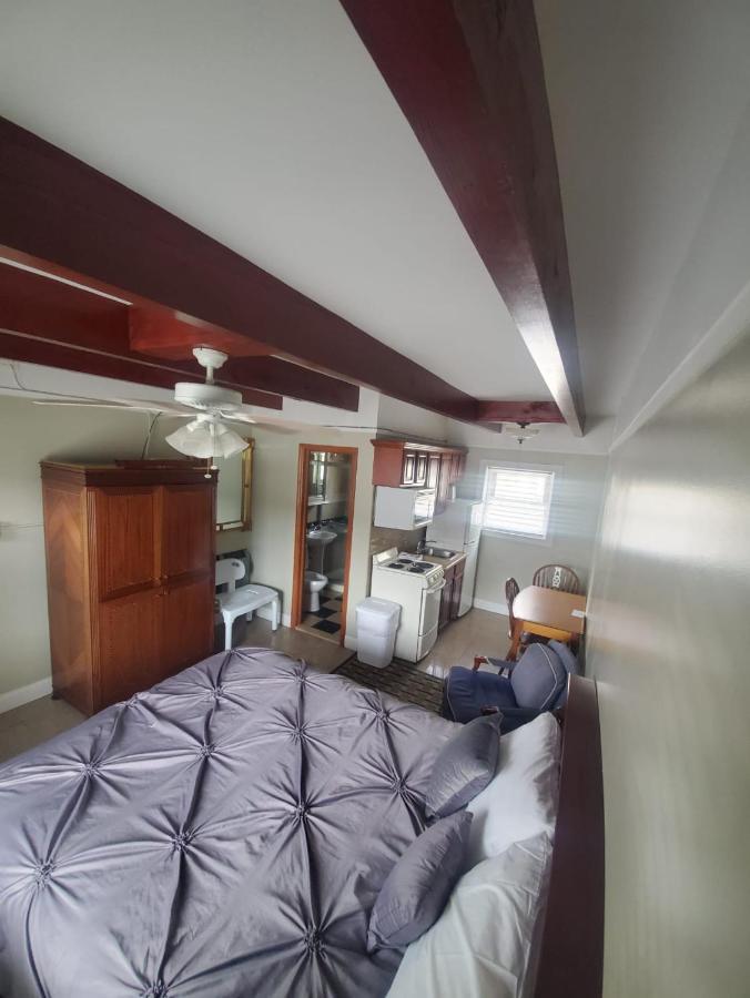 Golden Gate Lodging Plattsburgh Bagian luar foto