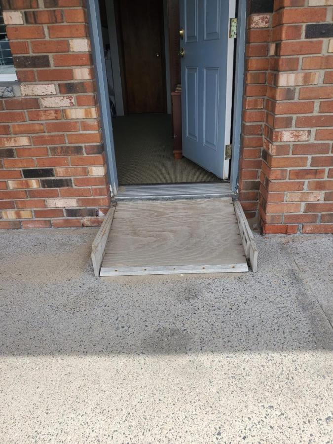 Golden Gate Lodging Plattsburgh Bagian luar foto
